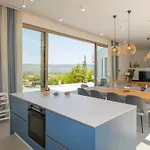 Villa Modern And Luxurious With Swimming Pool In