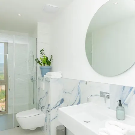 Modern And Luxurious With Swimming Pool In Zmijavci