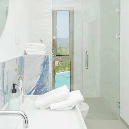 Modern And Luxurious With Swimming Pool In 빌라 *